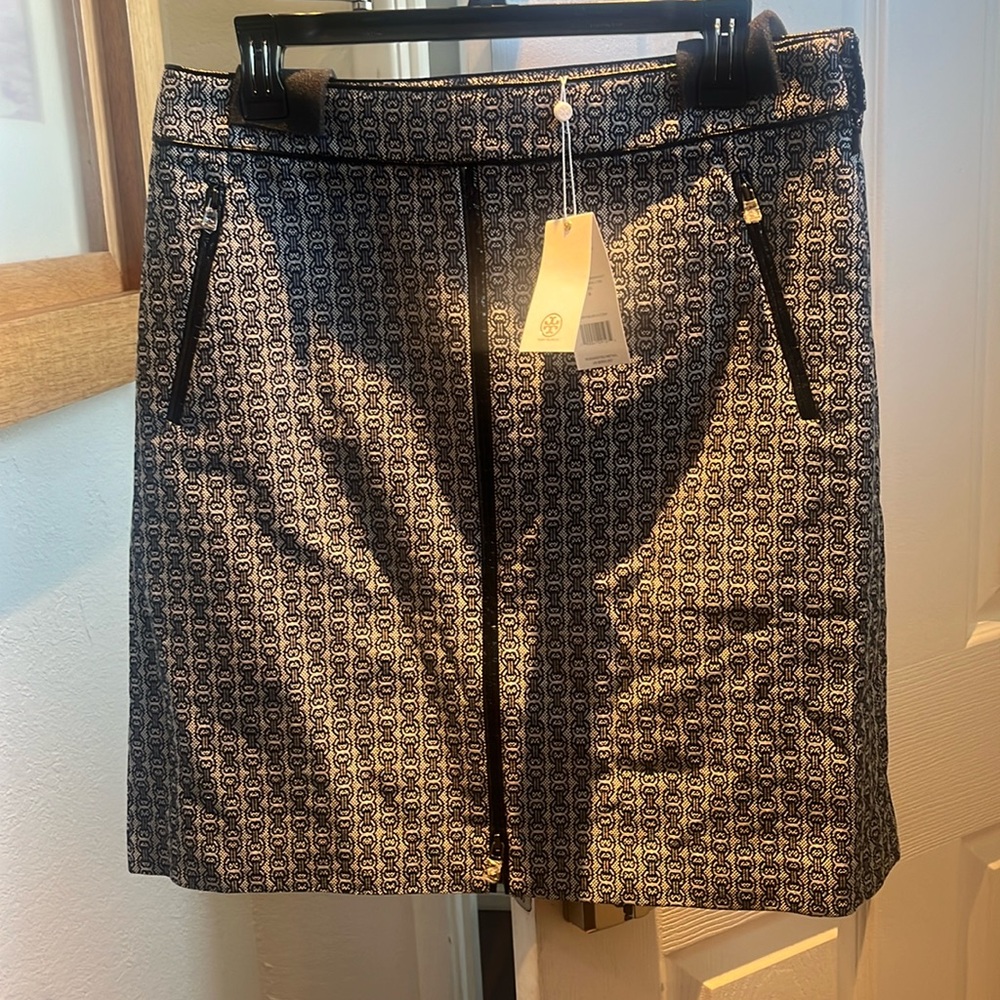 NWT  Chaumont Skirt color New Ivory/Midnight Navy Gemini size 8